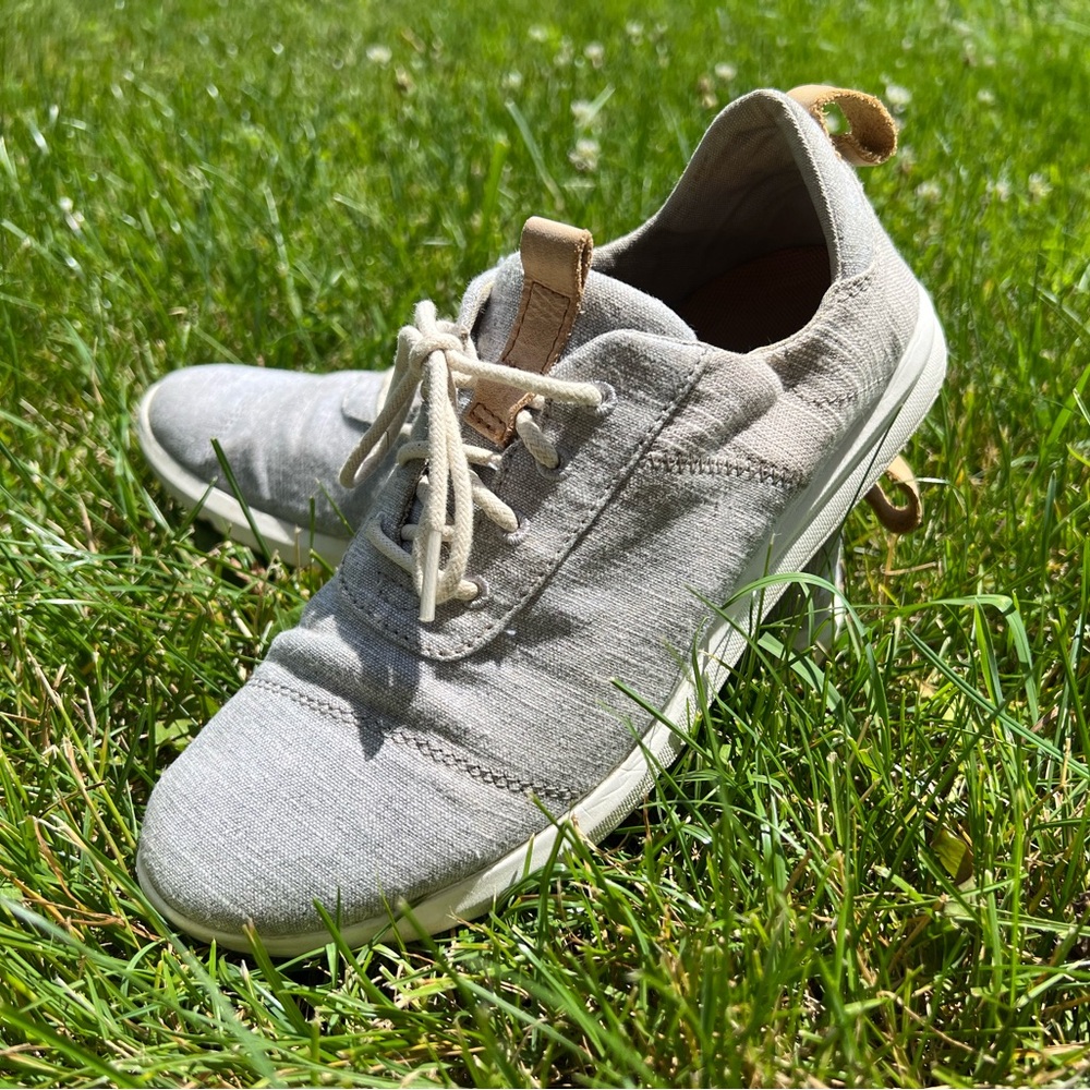 TOMS Drizzle Grey Chambray Sneakers | Women’s US size 8